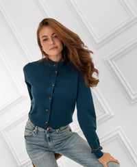 Merino-Strickjacke mit Rollkragen von LES SEIZE in der Farbe „Deep Sea“