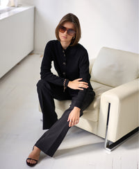 Merino-Strickjacke mit Rollkragen von LES SEIZE, Schwarz