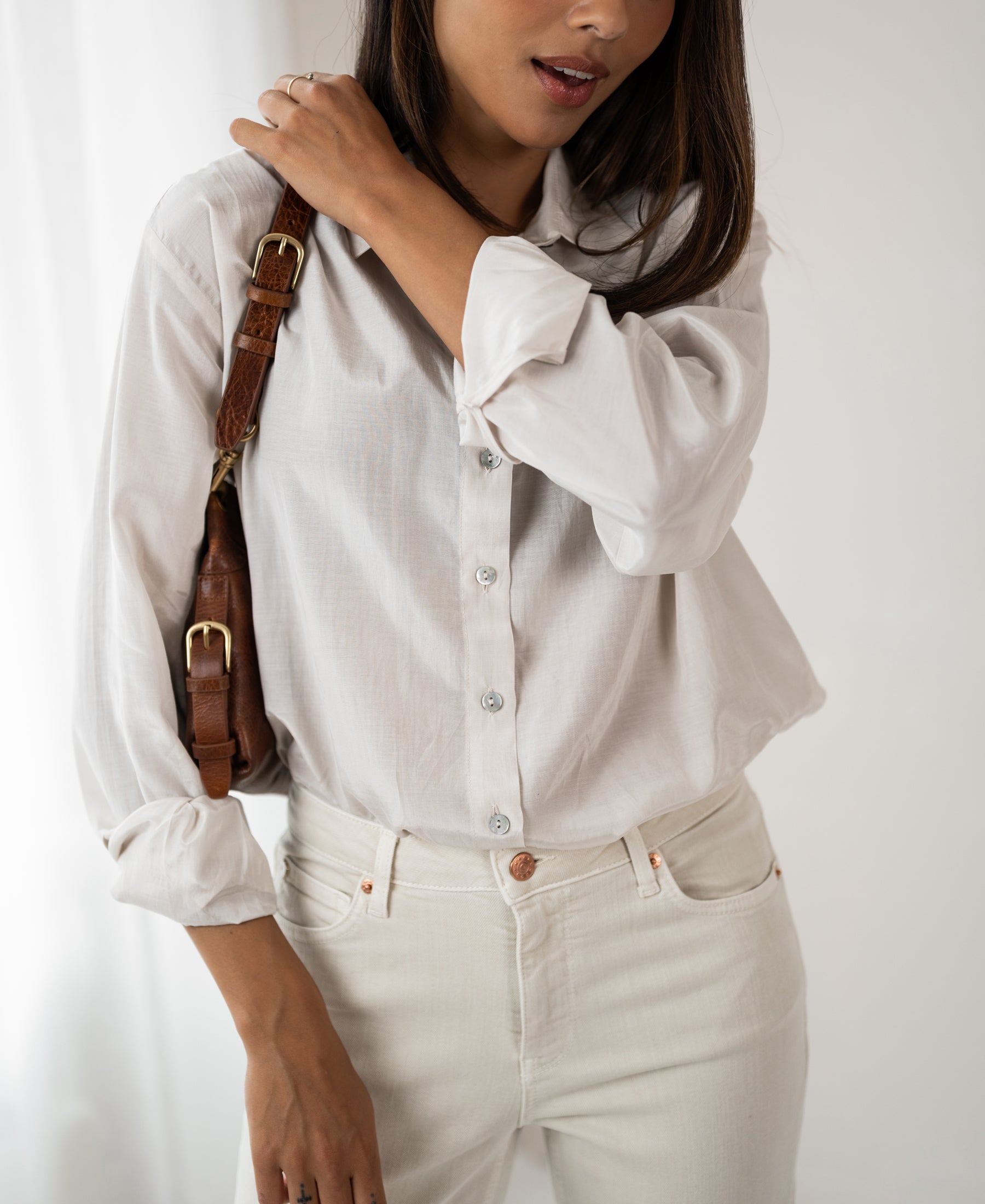Dunne oversized blouse in white cotton, featuring the LA SOYEUSE Kit design.