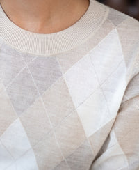 Close-up of the LE STANFORD argyle merino sweater in sand melange, showing neckline and shoulders.