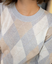 Argyle merino sweater LE STANFORD in light grey melange, shown from shoulders to upper chest.