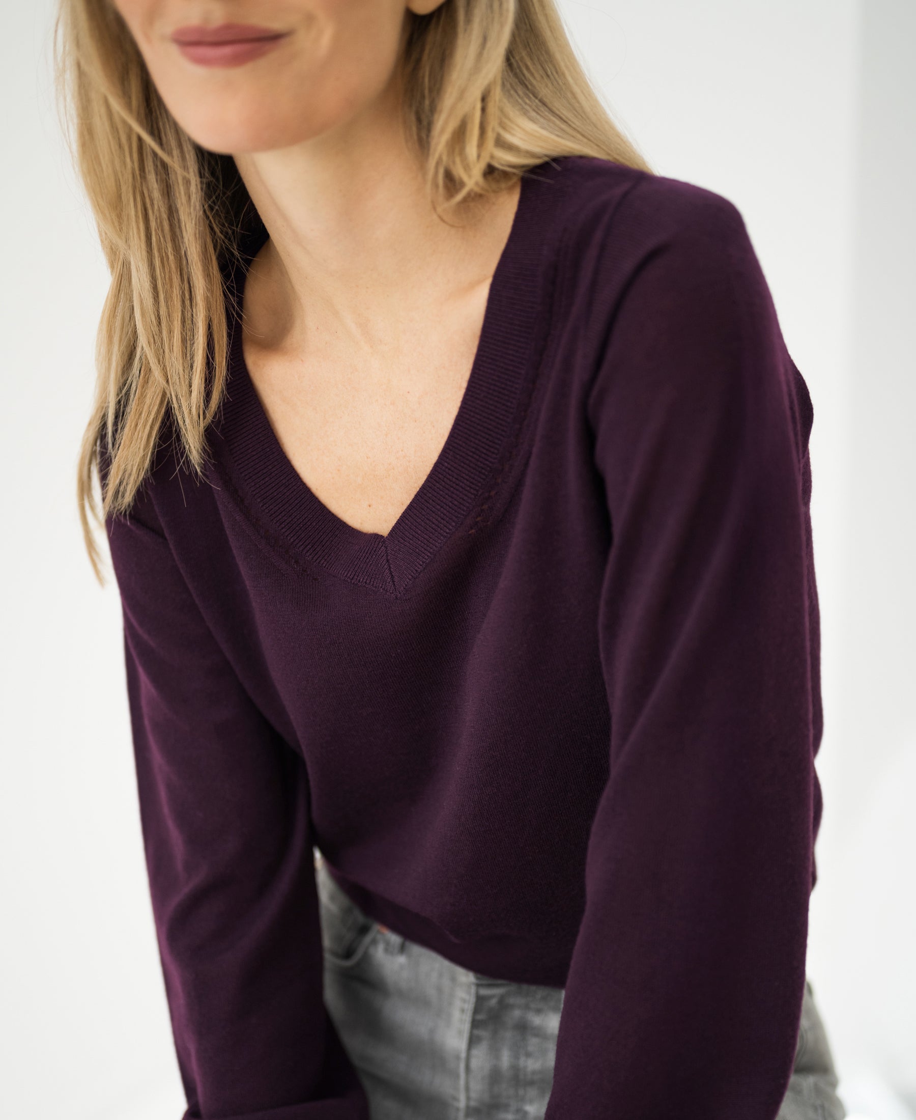 Merino V-hals trui LA VILLE Aubergine