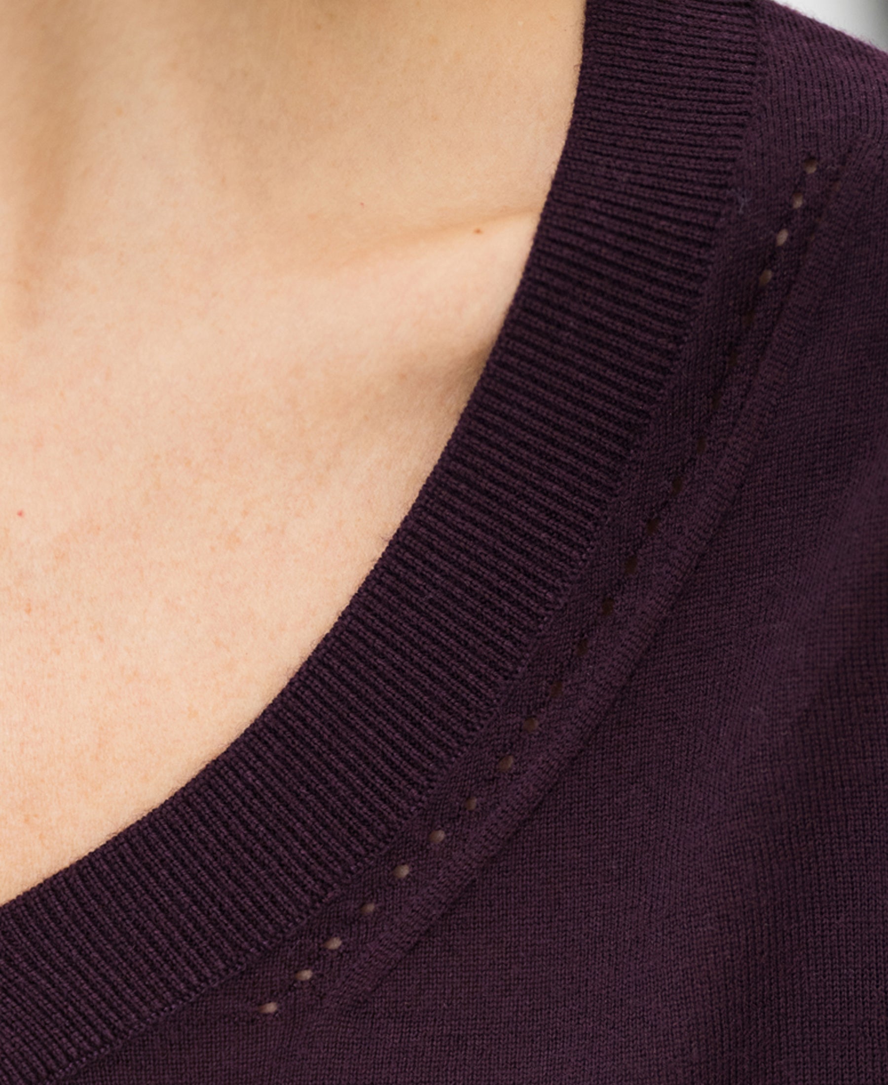 Merino V-hals trui LA VILLE Aubergine