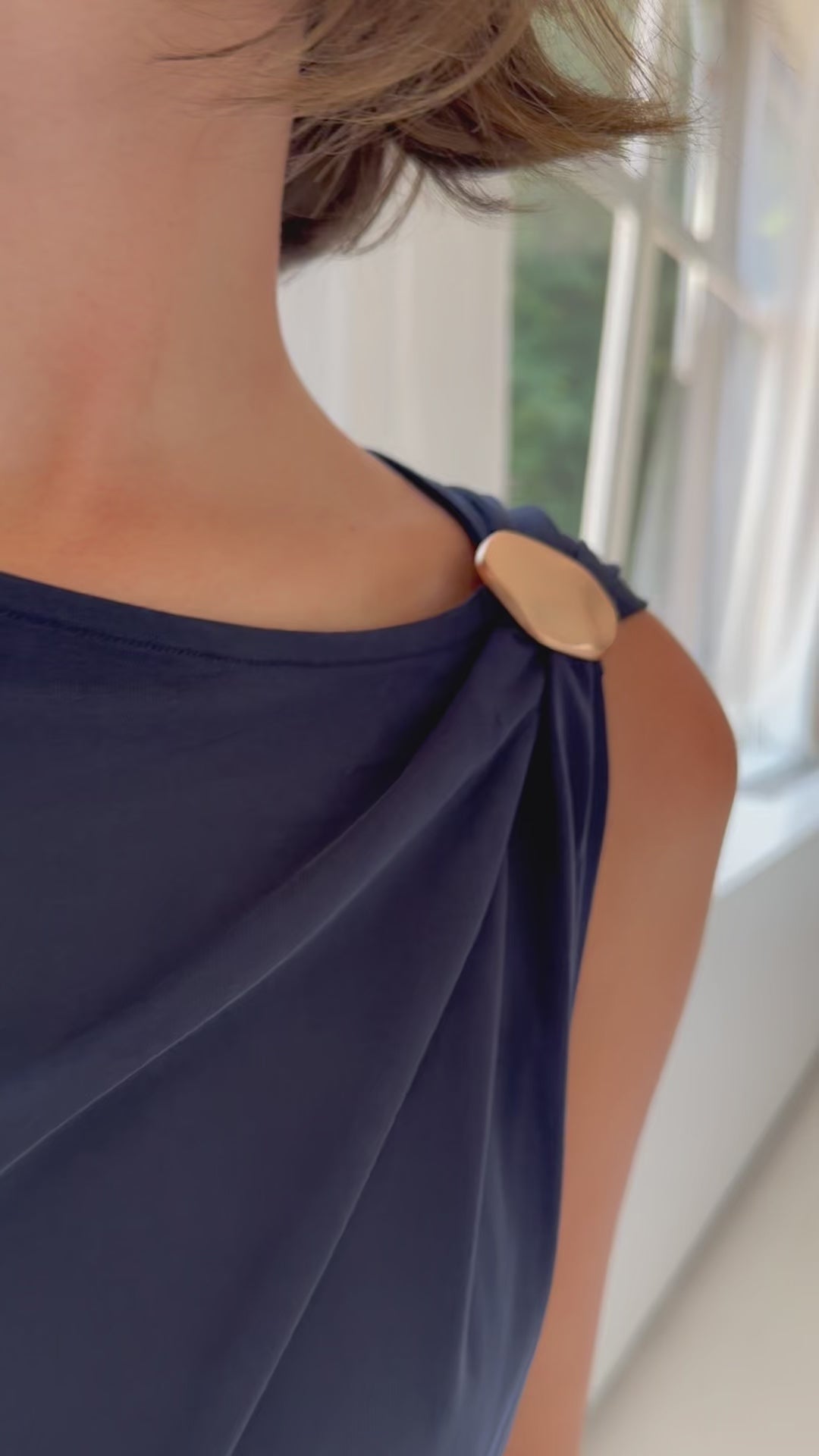 Top mit Zierbrosche LA MAYA Dunkelblau