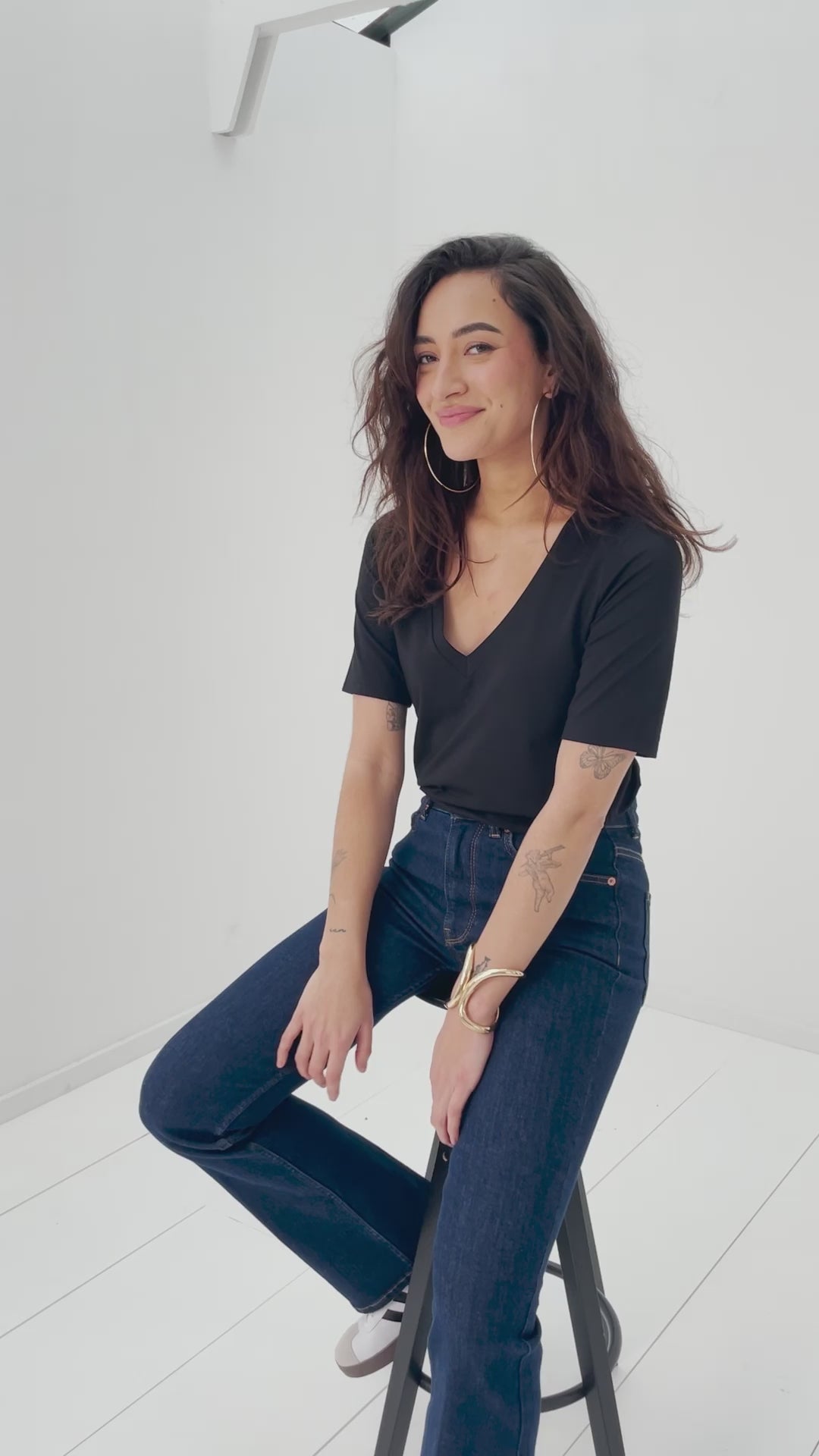 V-neck T-shirt LA VERONIQUE Black