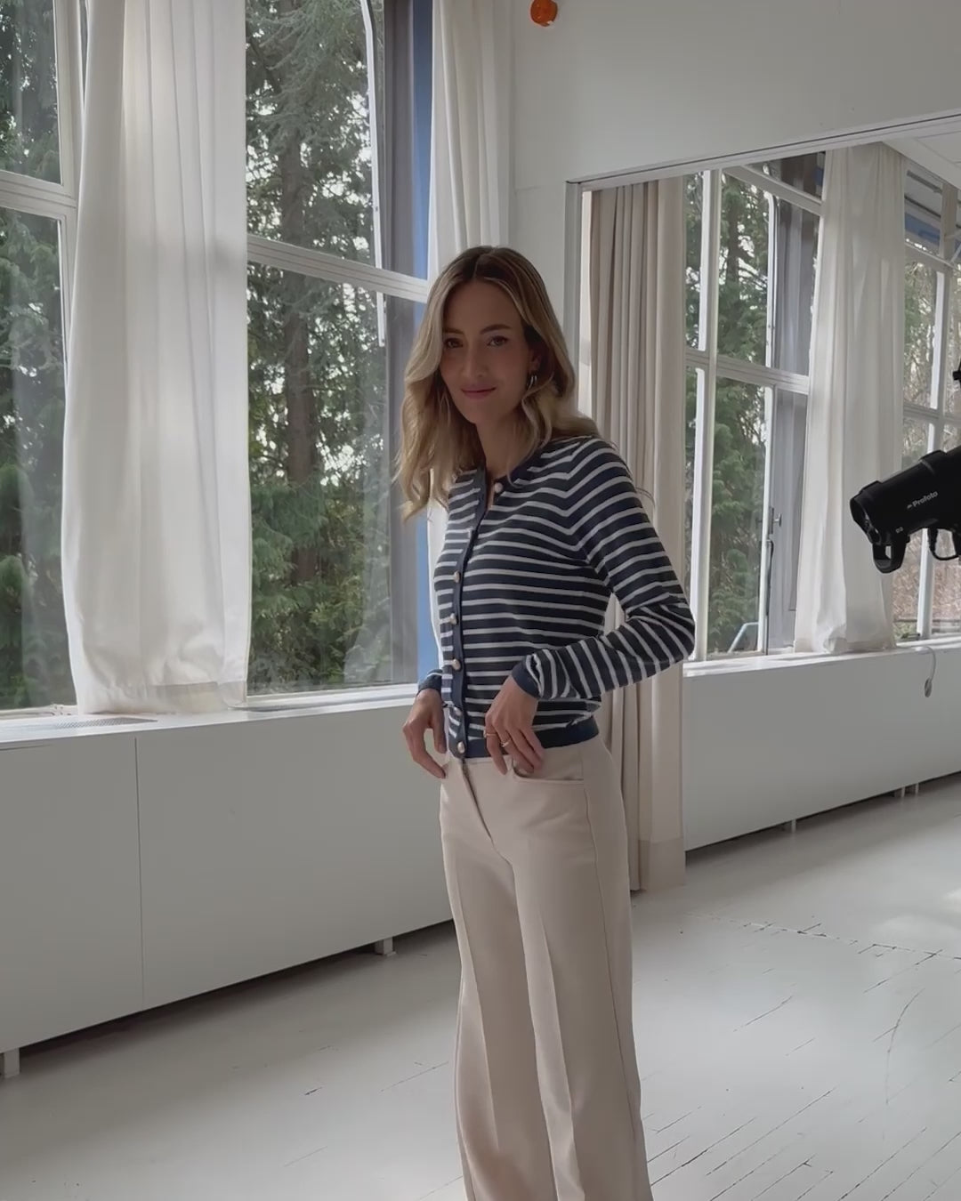 Gestreifter Cardigan LA MONACO Denimblau-Ivory