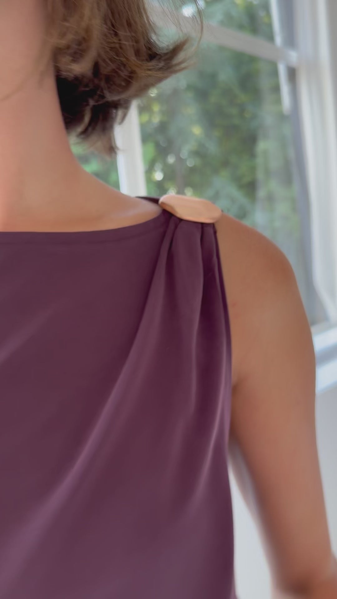 Top mit Zierbrosche LA MAYA Pflaume
