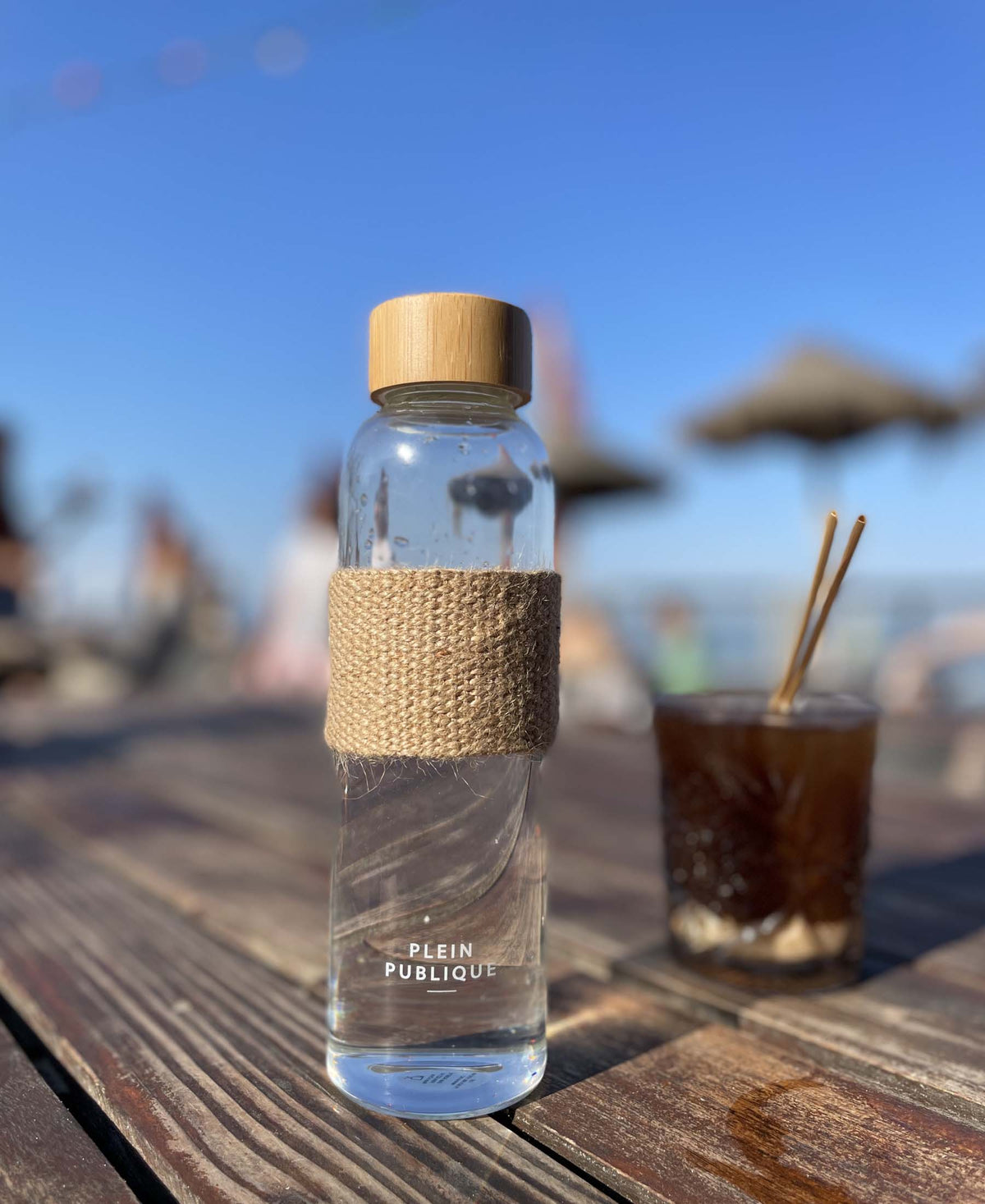 Glaswasserflasche mit Bambuskappe