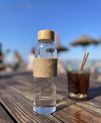 Glaswasserflasche mit Bambuskappe